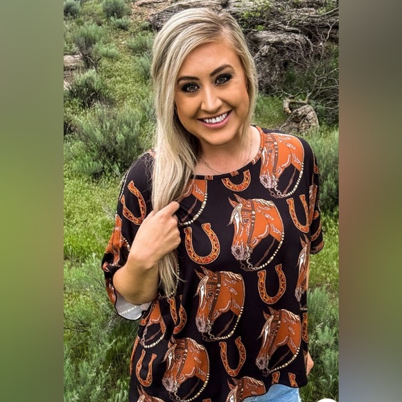 Sterling Kreek Tops - Sterling Kreek Lucky Horseshoe Top